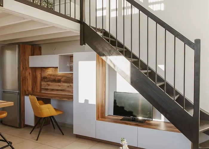 Le Joyau Loft Historique Et Arbore Avec Garage شقة *